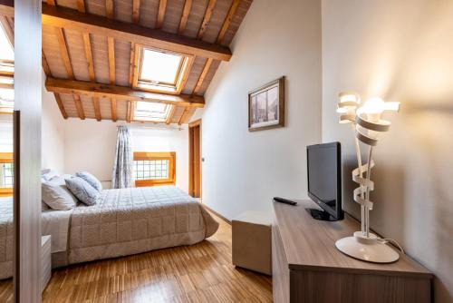 Montebello Vicentino Hotel | Discover Alloggi The Towers: Family-Friendly Retreat