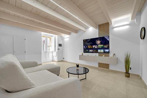 Specchia Apartment | Delightful Alloggio Specchia in the Heart of Town