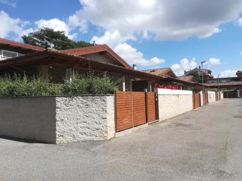 Centro Giano Bed & Breakfast | Budget-Friendly Alloggio Turistico Castel di Leva - Family Haven!