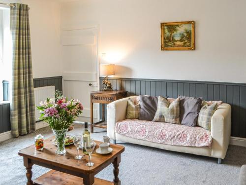 Rothbury House | Pet-Friendly Allotment Cottage with Top Guest Ratings