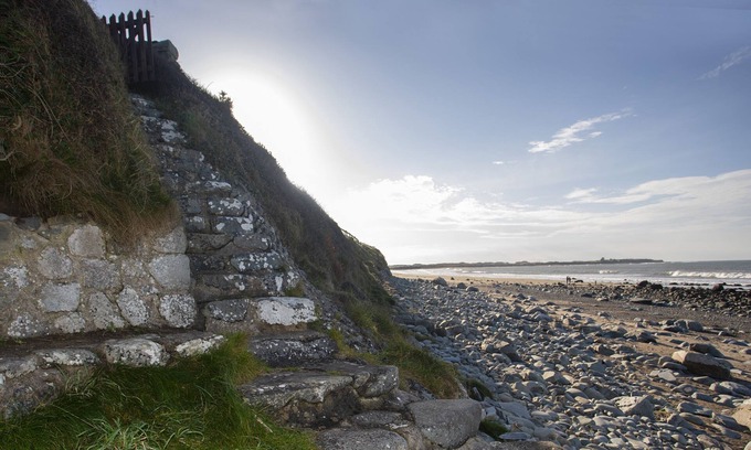 Llanfair Cottage | Discover Allt y Mor: Oceanfront Retreat with Family-Friendly Amenities