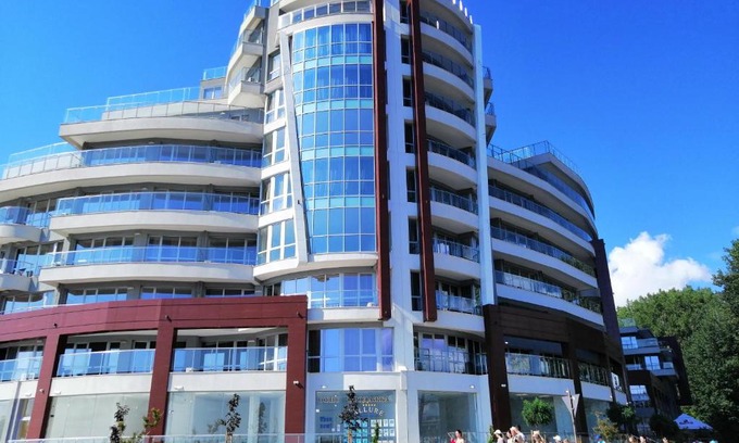Kiten Apartment | Oceanfront Allure Beach Resort Aparthotel - Pet Friendly Stay