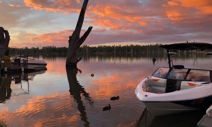 Bundalong House | Allure Waters Bundalong: Private Jetty & Scenic Views