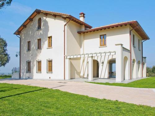 Lamporecchio Apartment | Relaxing Agriturismo Giugnano with Pool & Family Amenities