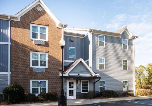 Tallahassee Hotel | Comfortable TownePlace Suites Tallahassee with Pool & Breakfast