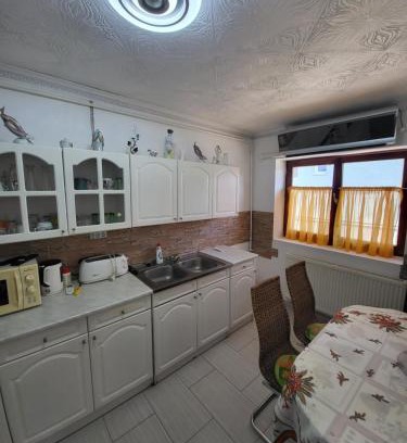 Tiszaujvaros Apartment | Almás Vendégház: Family-Friendly Retreat with Pet Access