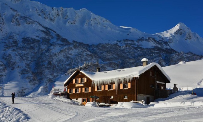 Fontanella Ski Chalet | Family-Friendly Alm – Chalet Domig with Pet Amenities