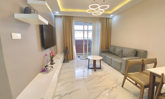 District 7 Apartment | Alm's 2 Bedroom Apartment with Pool in Sunrise City