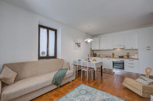 Barbarano Apartment | Pet-Friendly Alma Hotel by the Lake - Happy Rentals