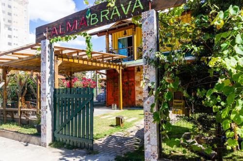 Itajai Bed & Breakfast | Alma Brava: Pet-Friendly Ocean View Getaway with Breakfast