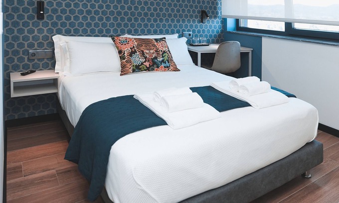 Valenca House | Alma Candida 24: Family-Friendly Retreat with Pet Welcome