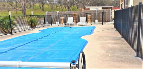 Alma House | Alma Retreat: Family-Friendly Stay with Pet Amenities