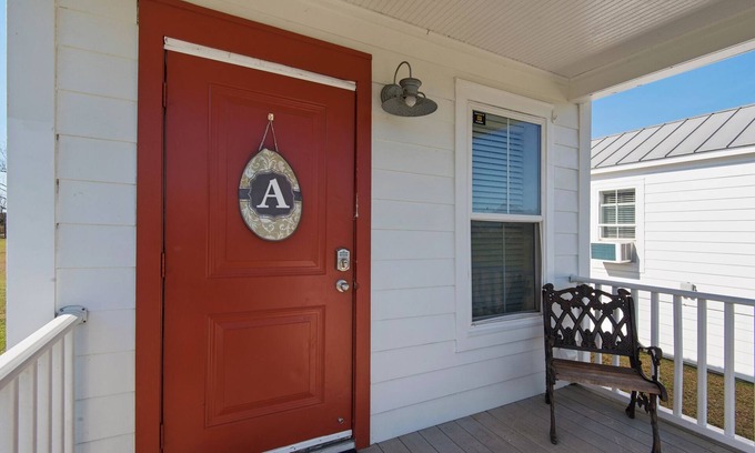 Laurel Hill House | Oceanfront Alma's Cottage - Guest Rated 9.8/10 at Stillwater