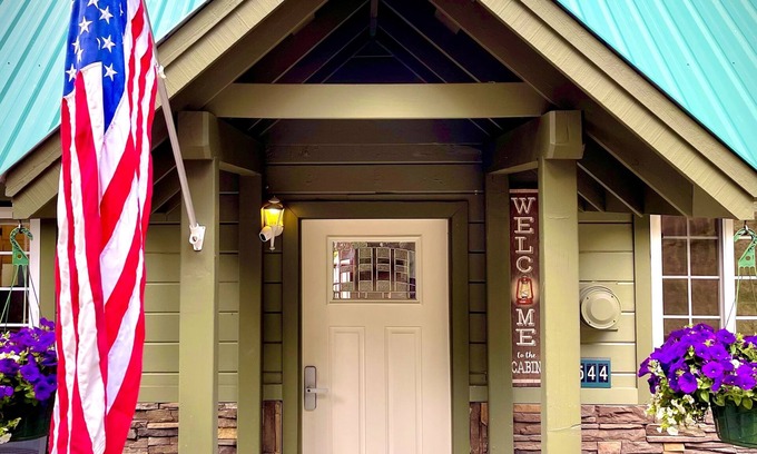 Westwood House | Almanor Lake House: Beach Access & Scenic Views Awaits
