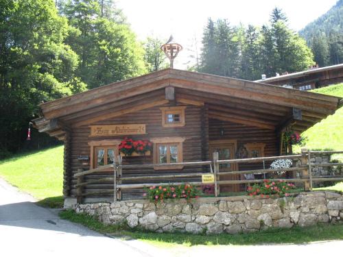 Ruhpolding House | Almbrünnerl: Cozy Alpine Retreat with Ocean Views