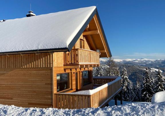 Bad Sankt Leonhard im Lavanttal Apartment | Experience Almchalet Hüttenzauber: Coastal Comfort Awaits
