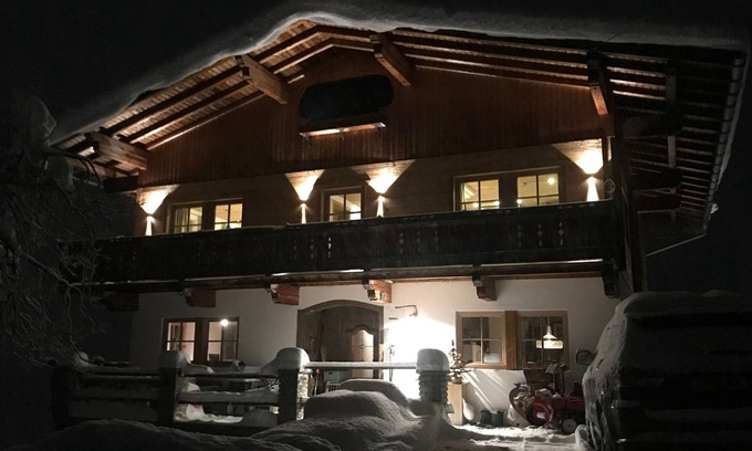 Distelberg Apartment | Cozy Almchalet Zillertal - Ideal for Families and Pets