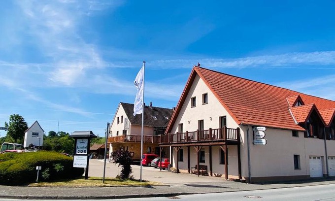Weine Hotel | Discover Almehof Thöne: Pet-Friendly Haven with Dining