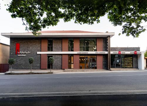 Bolnisi Hotel | Discover Almendinger Bolnisi: 4-Star Family-Friendly Retreat