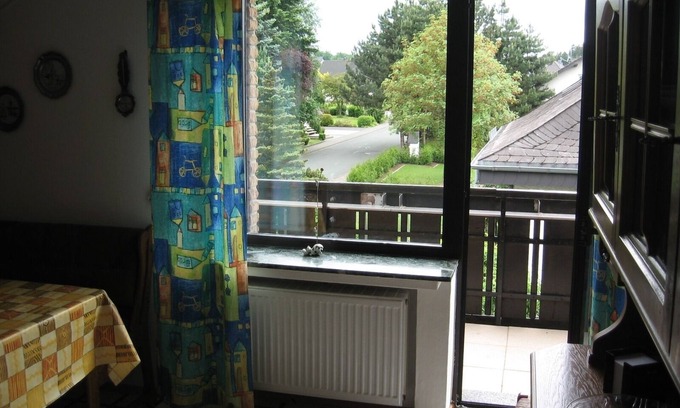 Brilon Apartment | Almer Apartment: Family-Friendly Retreat with Breakfast