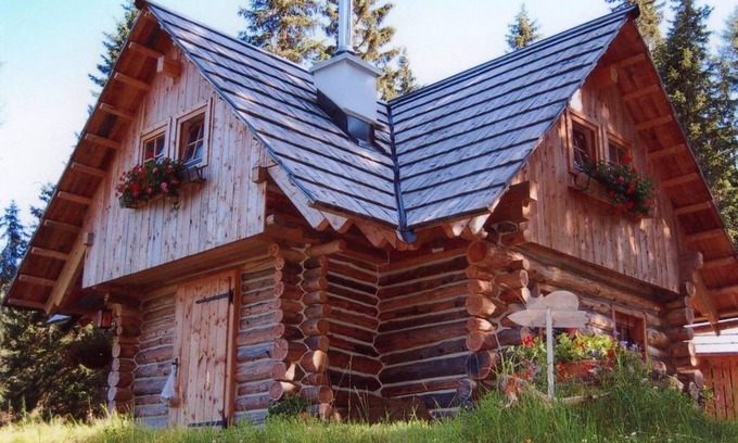 Reichenau Cabin | Discover Almhütte Badstube: Pet-Friendly Alpine Retreat