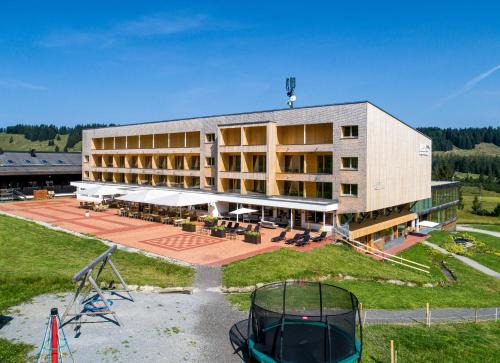 Riefensberg Hotel | Discover Almhotel Hochhäderich: 4-Star Retreat with Pool