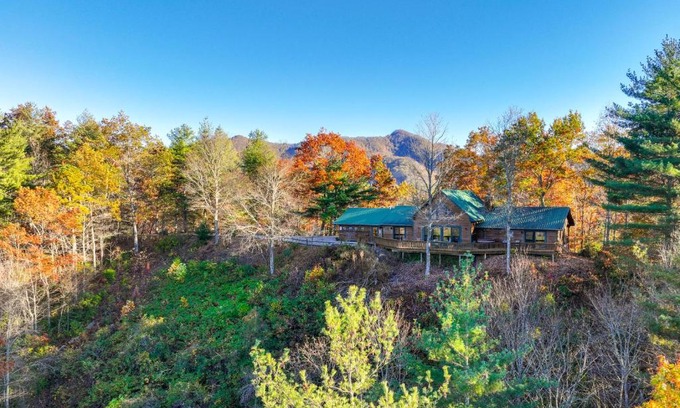 Almond House | Almond Vacation Rental with Breathtaking Mountain Views