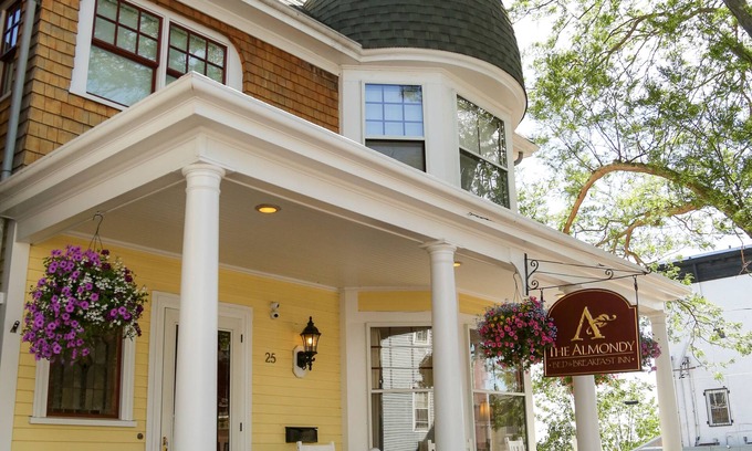 Newport Bed & Breakfast | Almondy Inn: Guest Rated 9.8 with Oceanfront Relaxation