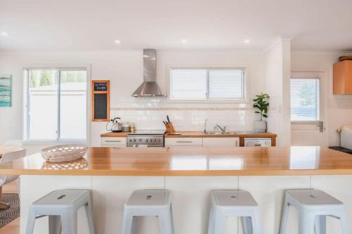 Lake Wangary House | Relaxing Almonta Escape in Coffin Bay for Couples & Families
