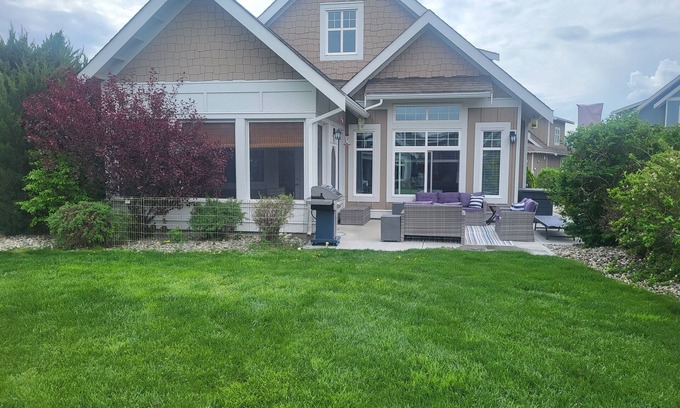 Okanagan-Similkameen House | Experience Sun, Sand, and Wine at Sandpiper Beach House