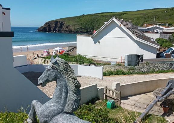 Praa Sands House | Beachside Retreat at Salakee - Family & Pet Friendly Stay