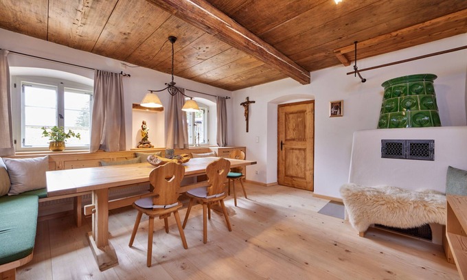 Muhldorfl Apartment | Almrausch - Modern Holiday Flat with Pool & Spa Amenities