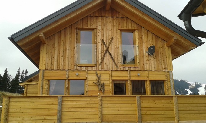 Bad Sankt Leonhard im Lavanttal House | Almrauschhütte: Your Escape with Spa and Ocean Views!