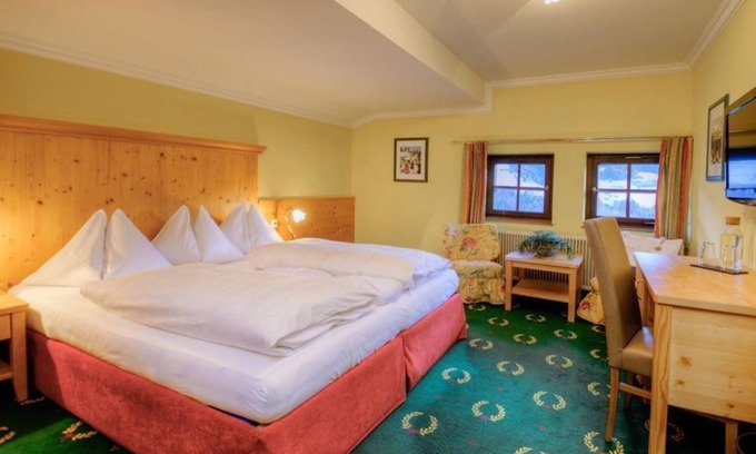 Sankt Veit im Pongau House | Almzimmer Standard at Verwöhnhotel Sonnhof: Family-Friendly Retreat