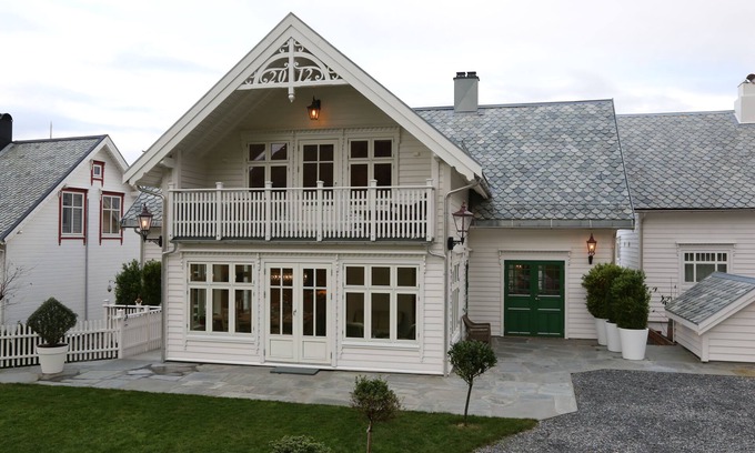 Giske Apartment | Ocean View Retreat: Alnes Gård with Exceptional 9.8 Rating