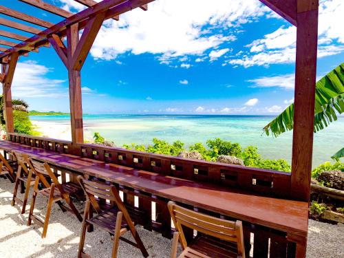 Kabira Cabin | ALOALO BEACH 川平: Beachfront Bliss with Ocean Views
