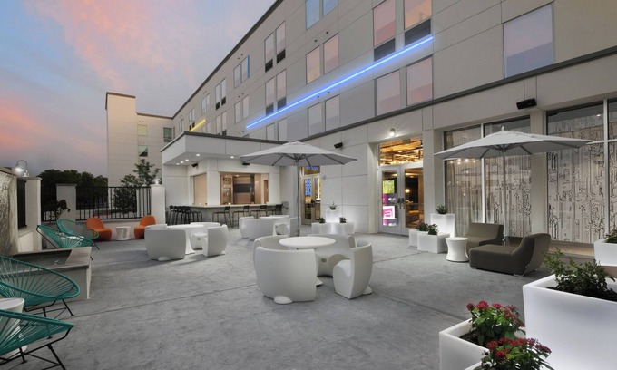 Round Rock Hotel | Discover Aloft Austin Round Rock: Eco-Friendly Comfort Awaits