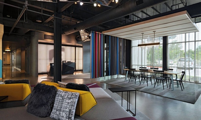 East Oak Hill Hotel | Experience Comfort at Aloft Austin Southwest with Spa & Pool