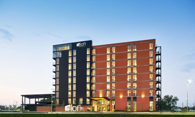 Celaya Hotel | Pet-Friendly Retreat at Aloft Celaya with Pool & Breakfast