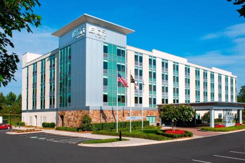 Ballantyne Hotel | Experience Aloft Charlotte Ballantyne with Ocean Views & Pool