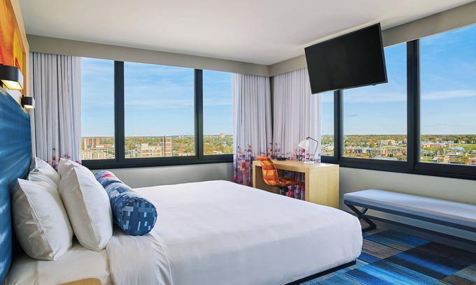 South Bend Hotel | Discover Aloft South Bend: Family-Friendly with Pool Access