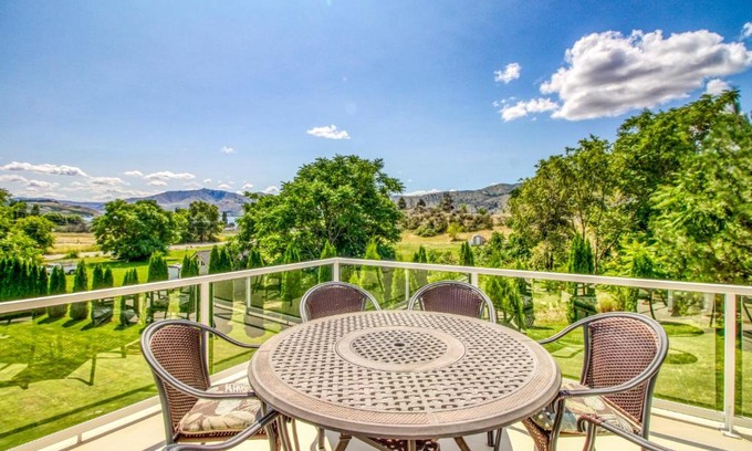 Manson House | Family-Friendly Aloha at Lake Chelan - Guest Rated 9.5