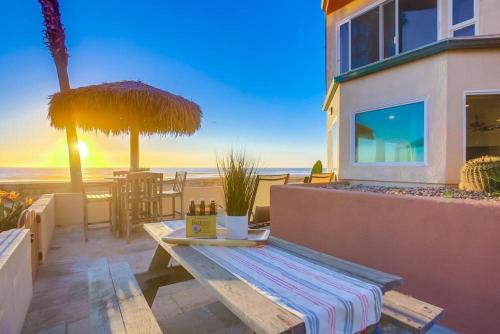 Central Mission Beach House | Oceanfront Aloha Breeze 1: Family-Friendly Retreat
