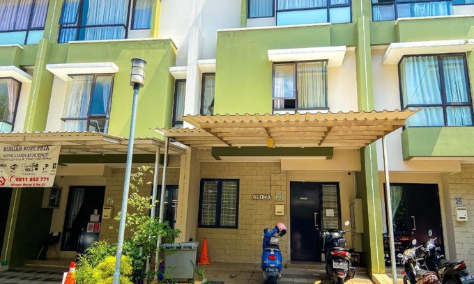 Pagedangan House | Budget-Friendly Aloha Guest House for Male Travelers