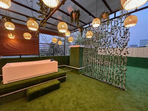 Koregaon Park Apartment | Aloha: Private Room with Terrace Jacuzzi & Lake View