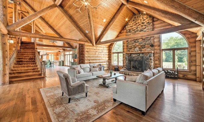 Grundy County Other | Discover Aloha Ranch: Game Room, Theater & Fishing Pond