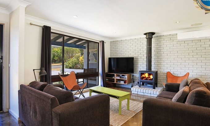 Shoalhaven Heads House | Aloha: Cozy Retreat Near Berry & the Beach with Ocean Views