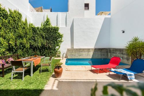 Triana House | Elegant Alohamundi Triana: Oceanfront Getaway with Pool