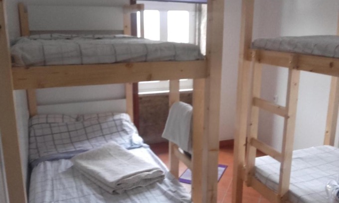 Linhares de Cima House | Pet-Friendly Alojamento Castro with Breakfast Included