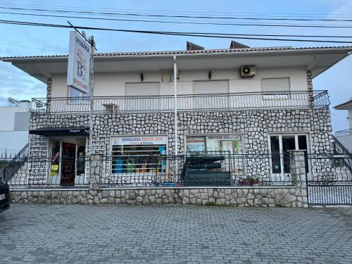 Fernao Ferro House | Guest Rated Alojamento das Laranjeiras with Family Amenities